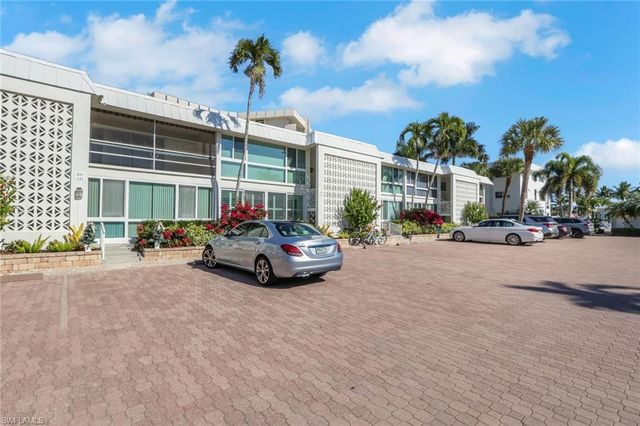 2100 Gulf Shore BLVD N # 113, Naples, FL 34102