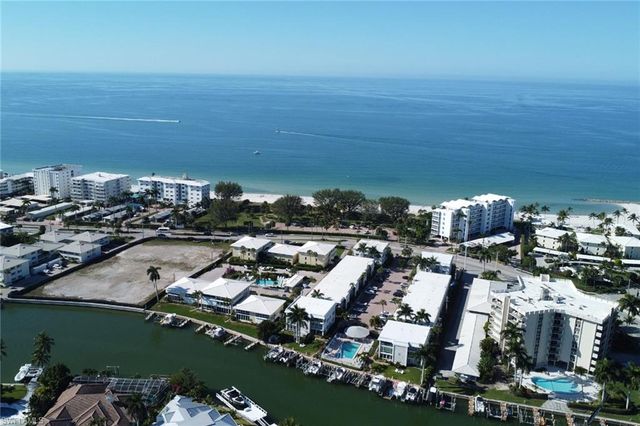 2100 Gulf Shore BLVD N # 113, Naples, FL 34102