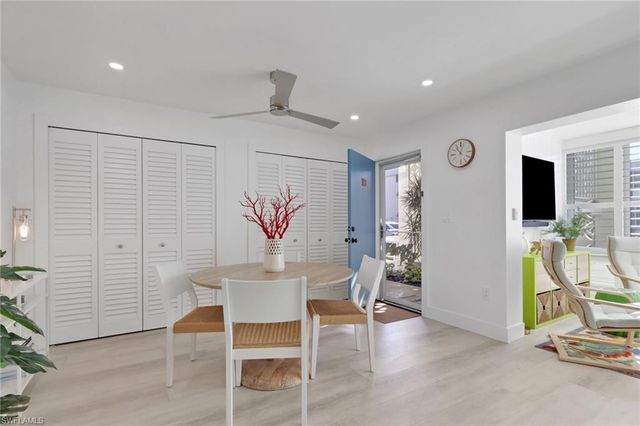 2100 Gulf Shore BLVD N # 113, Naples, FL 34102