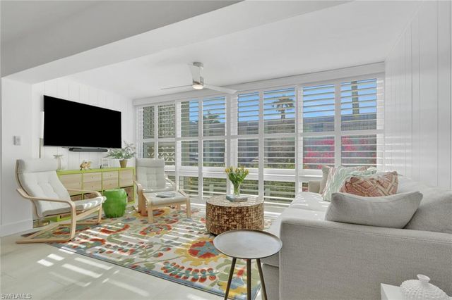 2100 Gulf Shore BLVD N # 113, Naples, FL 34102