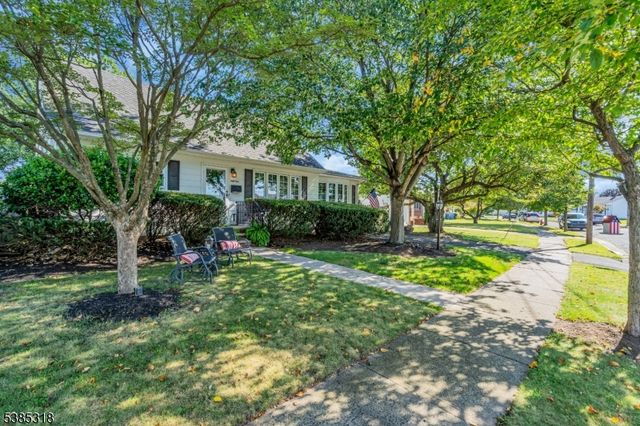 51 Louise Dr, Manville Boro, NJ 08835