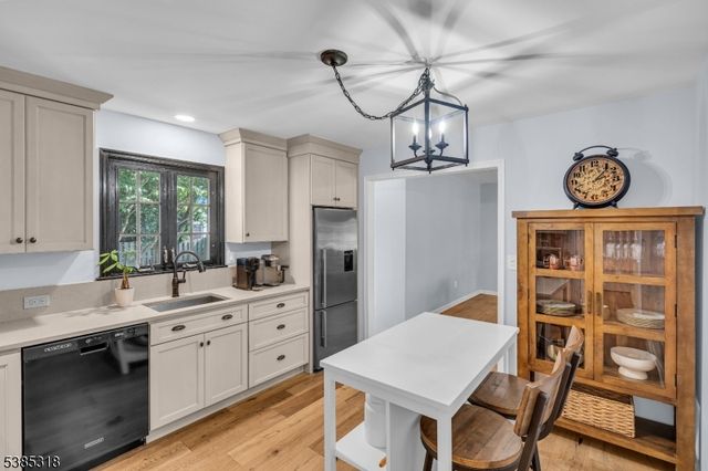 51 Louise Dr, Manville Boro, NJ 08835