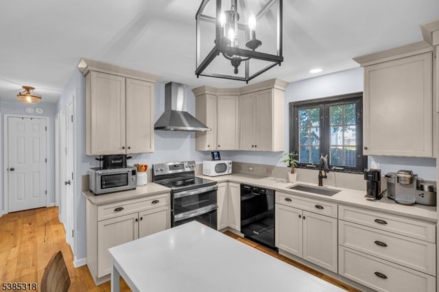 51 Louise Dr, Manville Boro, NJ 08835