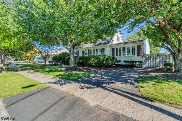 51 Louise Dr, Manville Boro, NJ 08835