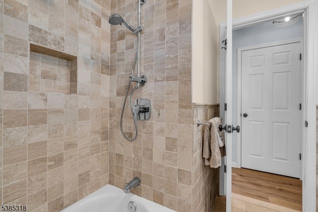 51 Louise Dr, Manville Boro, NJ 08835