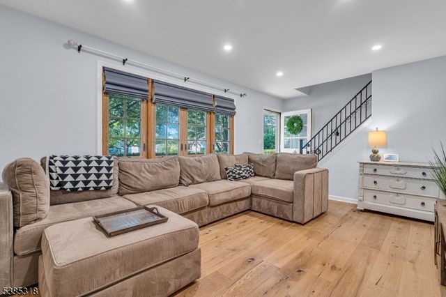 51 Louise Dr, Manville Boro, NJ 08835