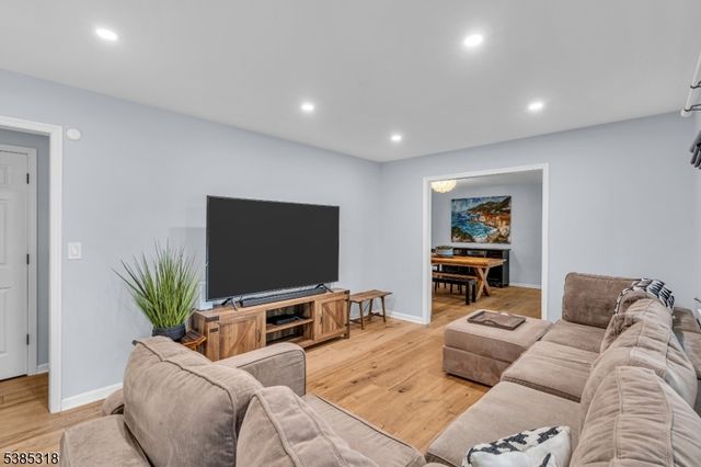 51 Louise Dr, Manville Boro, NJ 08835