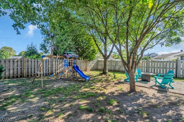 51 Louise Dr, Manville Boro, NJ 08835
