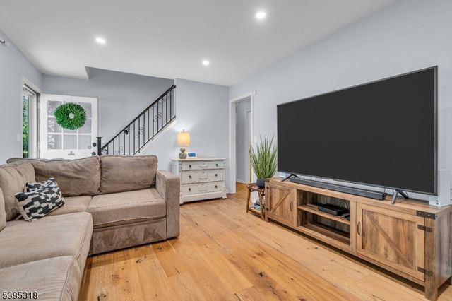 51 Louise Dr, Manville Boro, NJ 08835