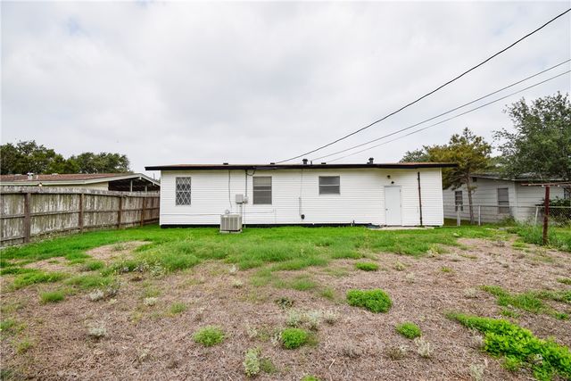 914 Clare Dr, Corpus Christi, TX 78412