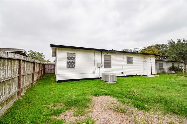 914 Clare Dr, Corpus Christi, TX 78412