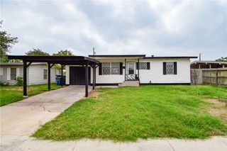 914 Clare Dr, Corpus Christi, TX 78412