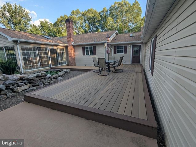 8045 SHANK HESS RD, Waynesboro, PA 17268