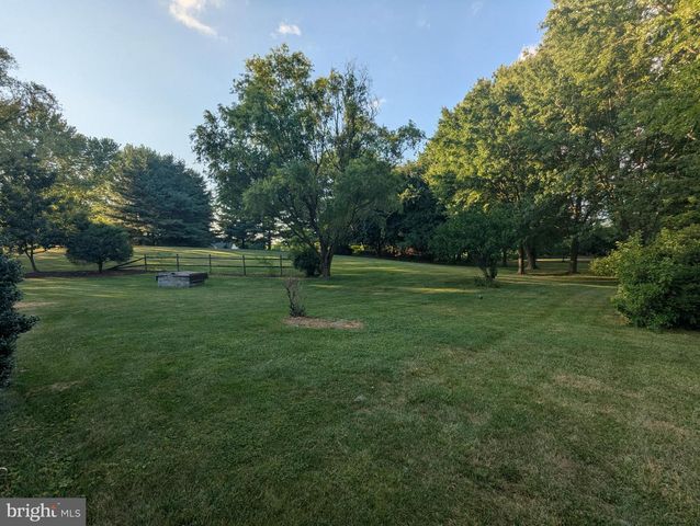 8045 SHANK HESS RD, Waynesboro, PA 17268