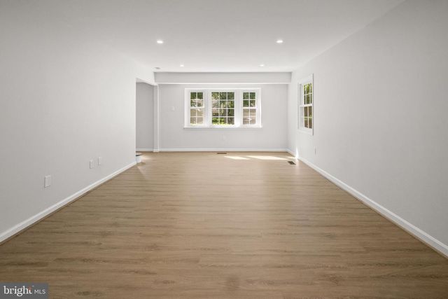 2801 VILLAGE LN, Silver Spring, MD 20906