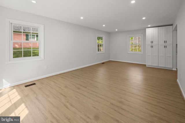 2801 VILLAGE LN, Silver Spring, MD 20906