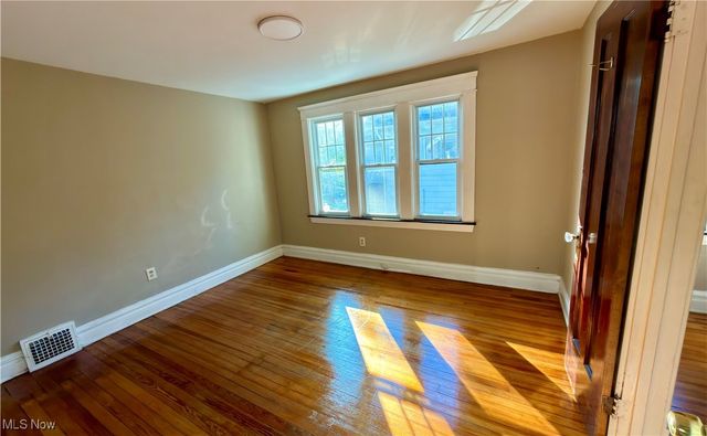 3383 Beechwood Avenue, Cleveland Heights, OH 44118