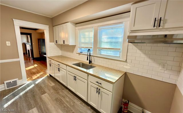 3383 Beechwood Avenue, Cleveland Heights, OH 44118