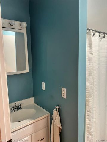 8065 S Portage Road, Jackson, MI 49201