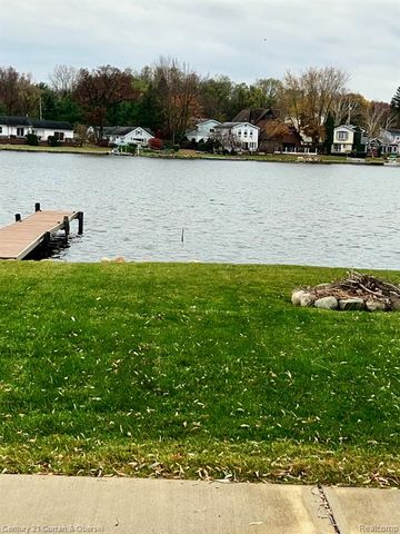 8065 S Portage Road, Jackson, MI 49201