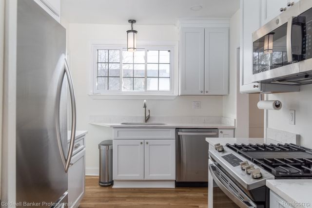 42 Cranford Lane, Grosse Pointe, MI 48230