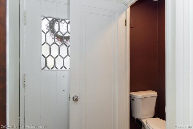 42 Cranford Lane, Grosse Pointe, MI 48230