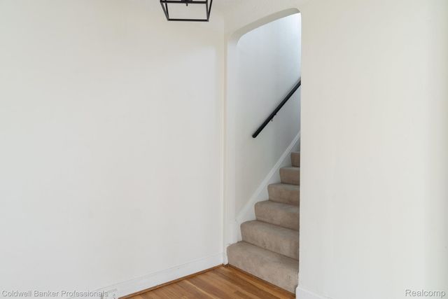 42 Cranford Lane, Grosse Pointe, MI 48230