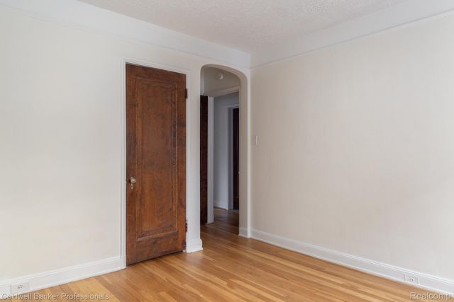 42 Cranford Lane, Grosse Pointe, MI 48230