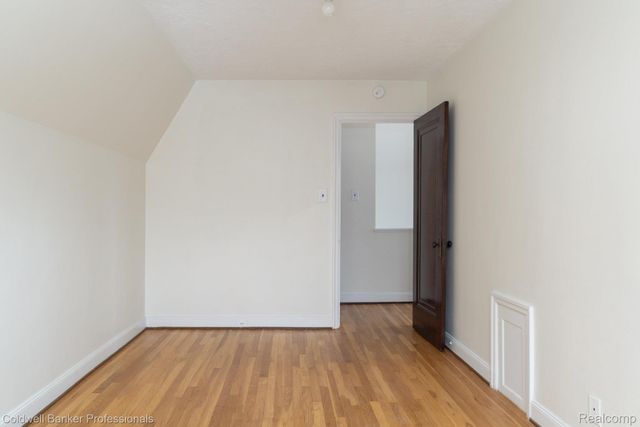 42 Cranford Lane, Grosse Pointe, MI 48230