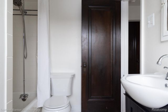 42 Cranford Lane, Grosse Pointe, MI 48230