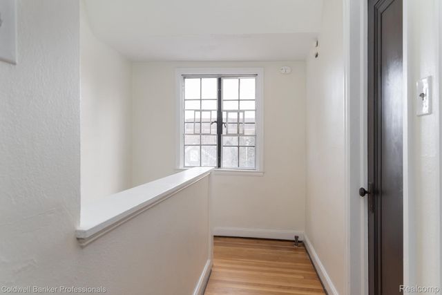 42 Cranford Lane, Grosse Pointe, MI 48230