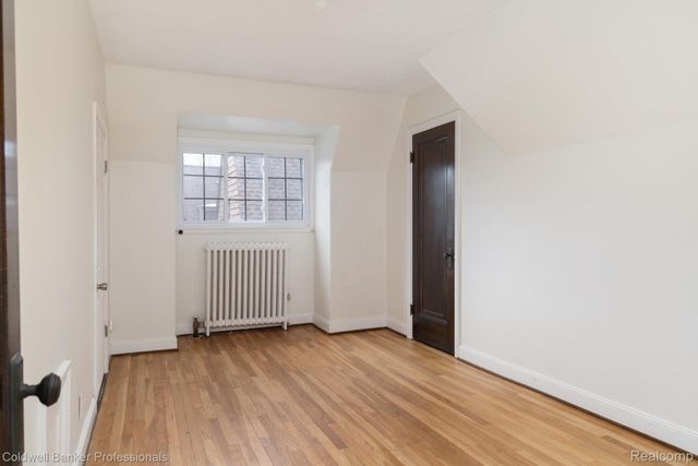 42 Cranford Lane, Grosse Pointe, MI 48230