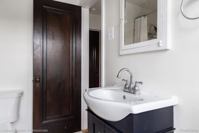 42 Cranford Lane, Grosse Pointe, MI 48230