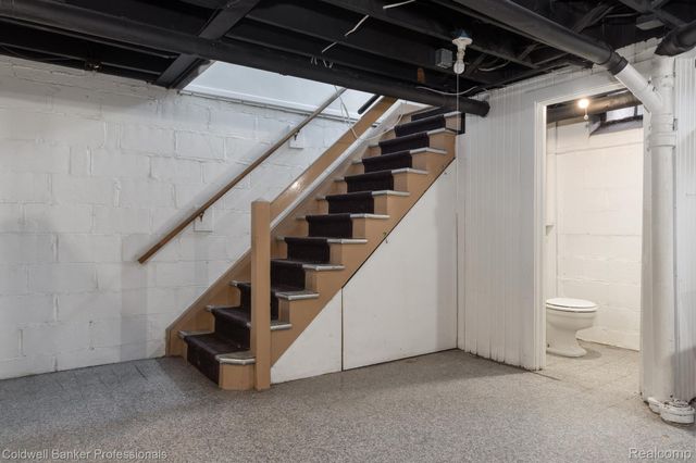 42 Cranford Lane, Grosse Pointe, MI 48230