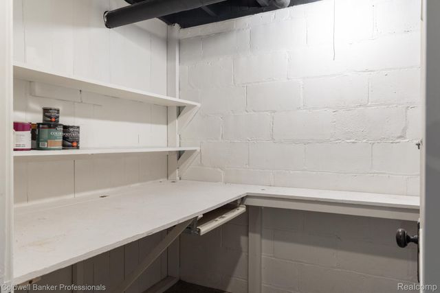 42 Cranford Lane, Grosse Pointe, MI 48230