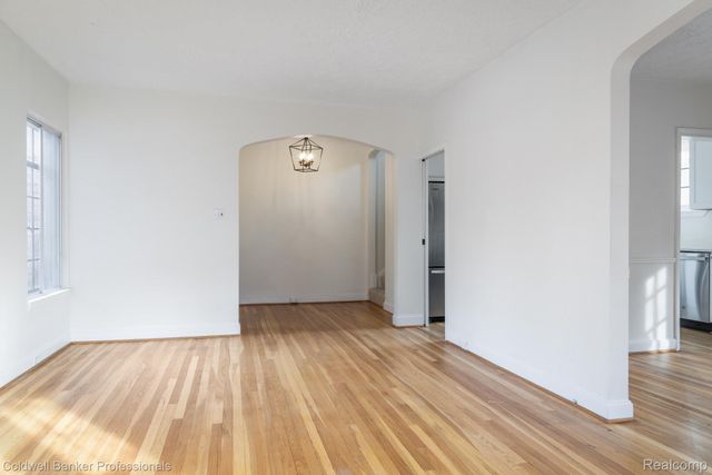 42 Cranford Lane, Grosse Pointe, MI 48230