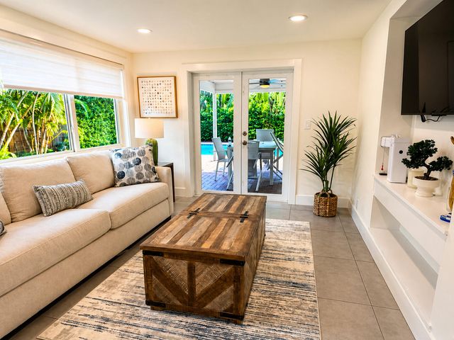 800 SE 11TH Court, Fort Lauderdale, FL 33316