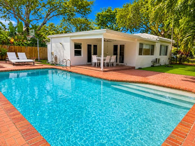 800 SE 11TH Court, Fort Lauderdale, FL 33316