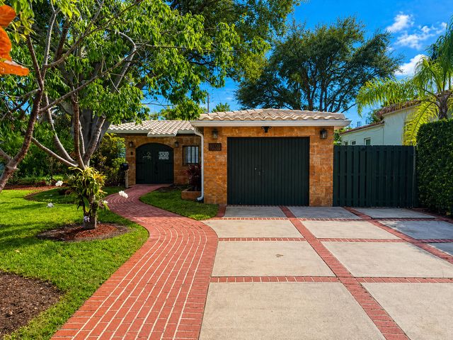 800 SE 11TH Court, Fort Lauderdale, FL 33316