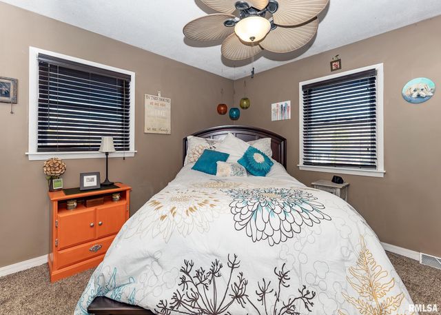 2630 35TH Avenue, Rock Island, IL 61201