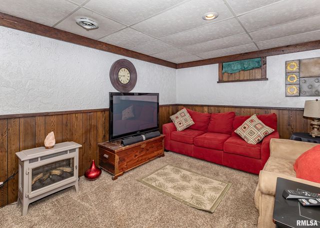 2630 35TH Avenue, Rock Island, IL 61201