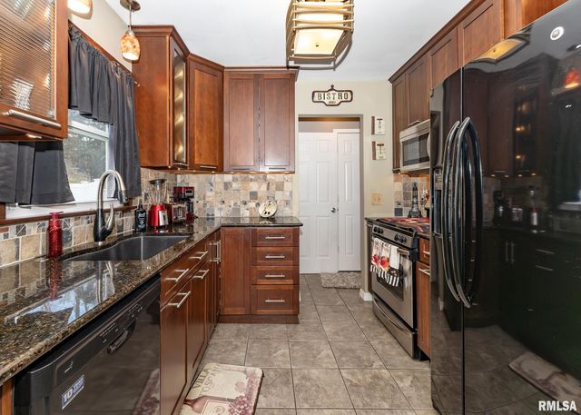 2630 35TH Avenue, Rock Island, IL 61201