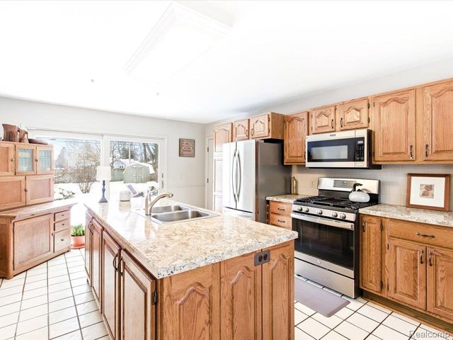 2308 Brandywine Lane, Port Huron, MI 48060