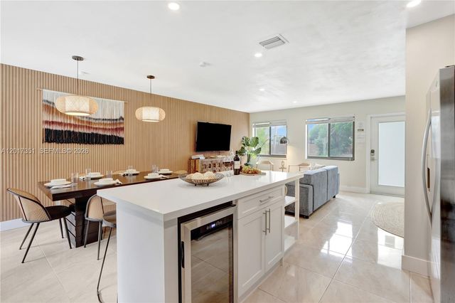 1737 NE 7th Ter, Fort Lauderdale, FL 33305
