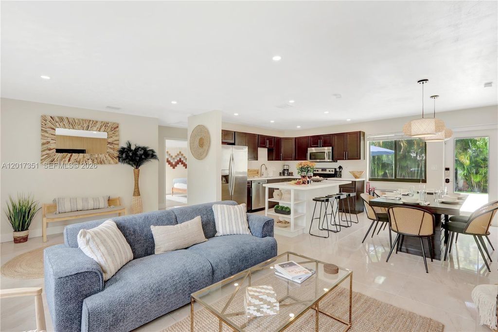 1737 NE 7th Ter, Fort Lauderdale, FL 33305