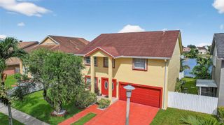 1001 SW 100th Ter, Pembroke Pines, FL 33025