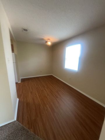 125 NE Johnson Avenue 20, Burleson, TX 76028