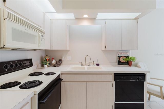 2209 UTOPIAN DRIVE E 207, Clearwater, FL 33763