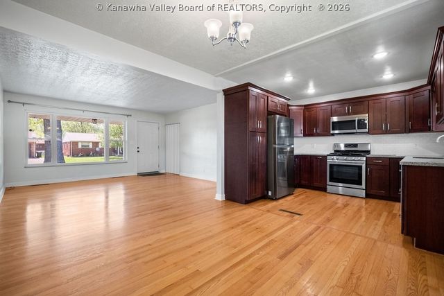 2044 LINCOLN Avenue, St Albans, WV 25177