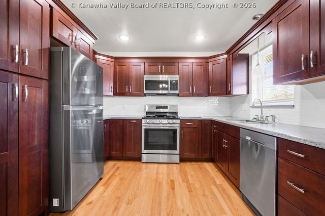 2044 LINCOLN Avenue, St Albans, WV 25177